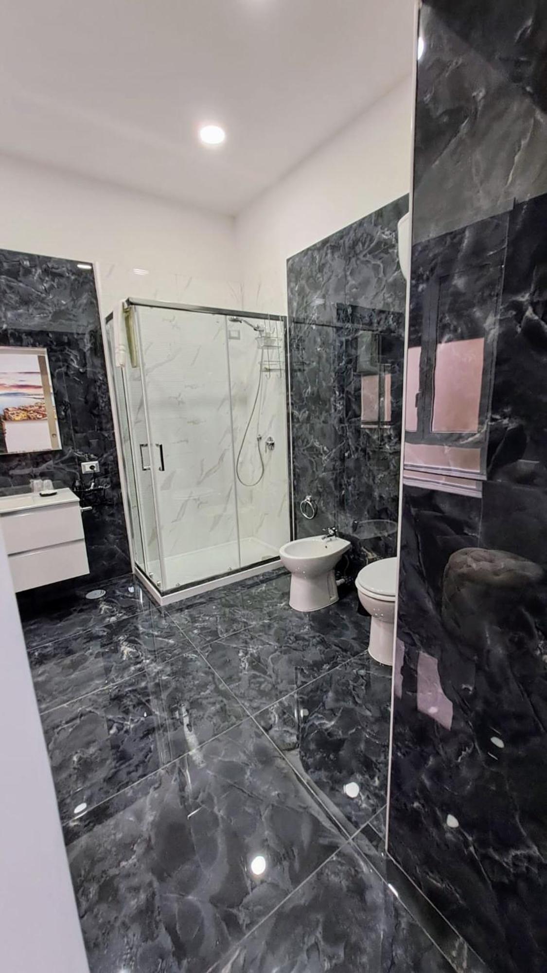 La Finestra Sul Borgo Hotel Naples Luaran gambar