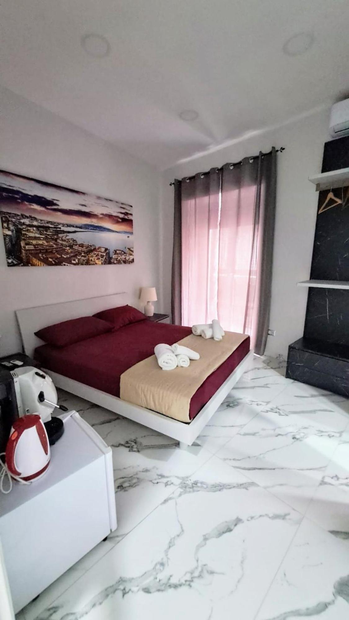 La Finestra Sul Borgo Hotel Naples Luaran gambar