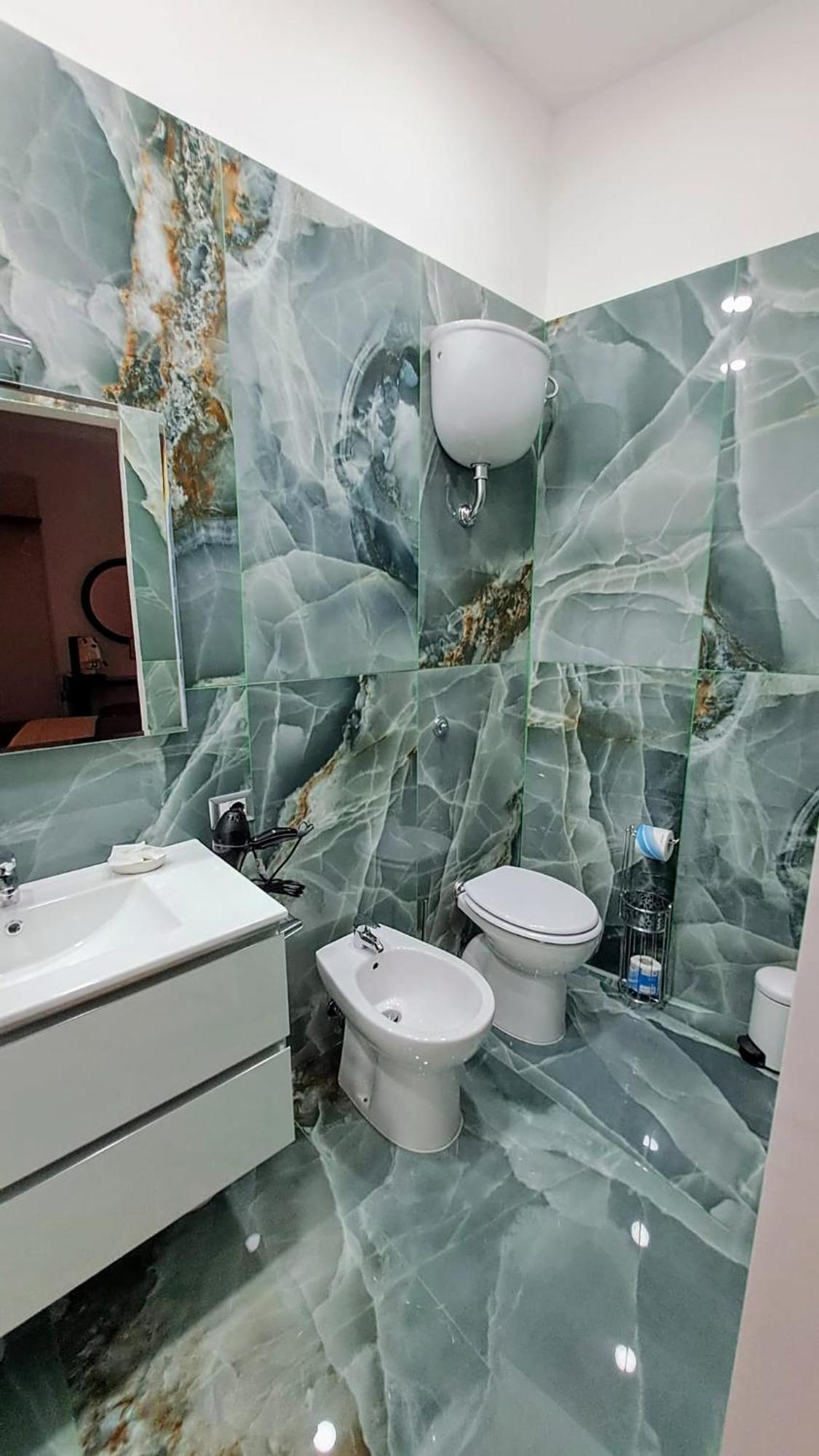 La Finestra Sul Borgo Hotel Naples Luaran gambar