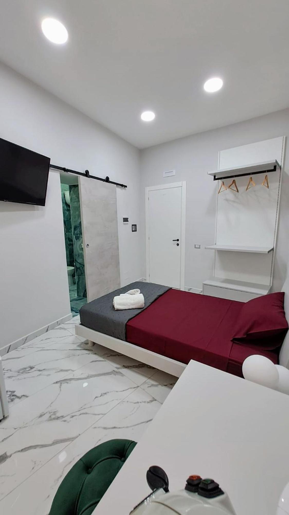 La Finestra Sul Borgo Hotel Naples Luaran gambar