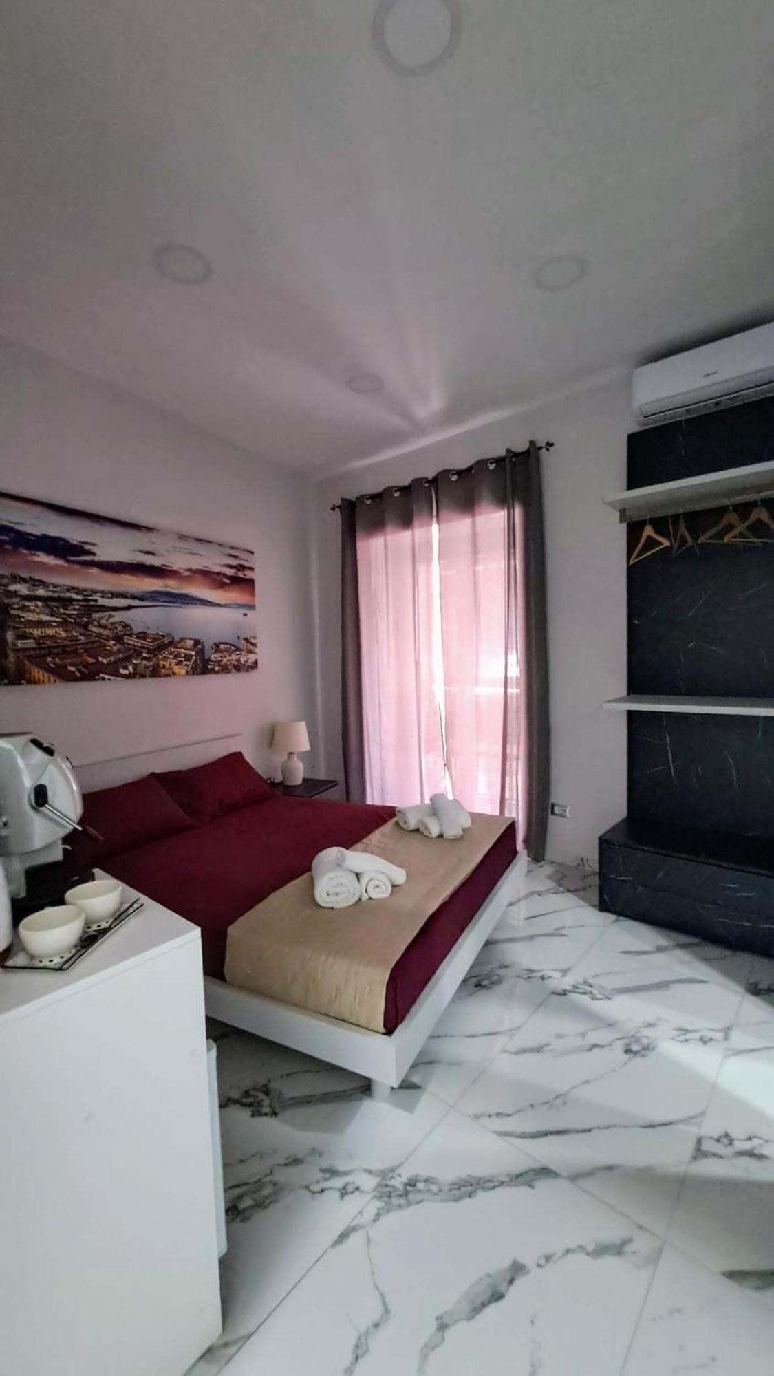 La Finestra Sul Borgo Hotel Naples Luaran gambar