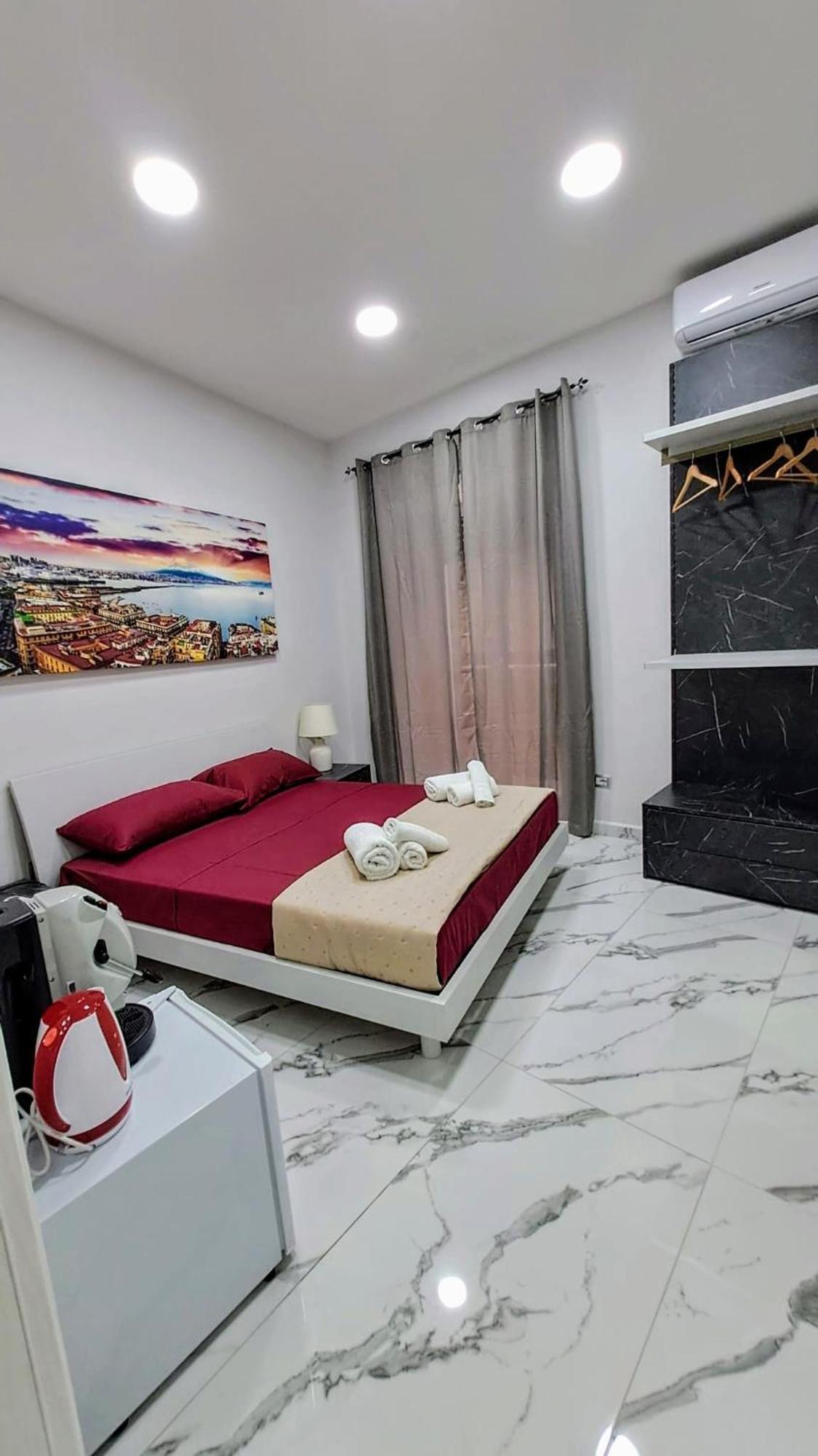 La Finestra Sul Borgo Hotel Naples Luaran gambar