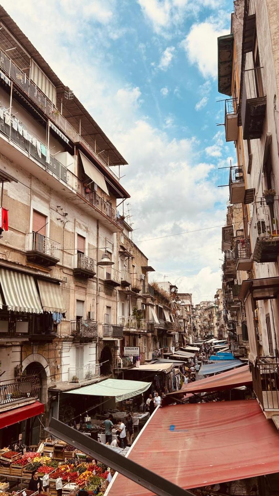 La Finestra Sul Borgo Hotel Naples Luaran gambar
